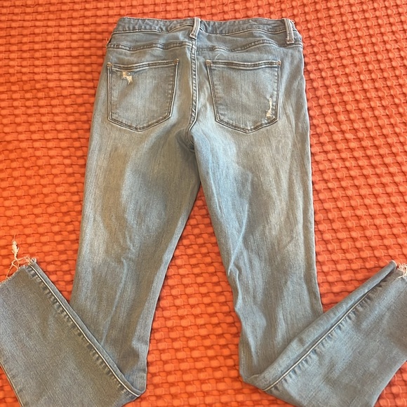 Universal Thread distressed Jeans - Picture 3 of 3